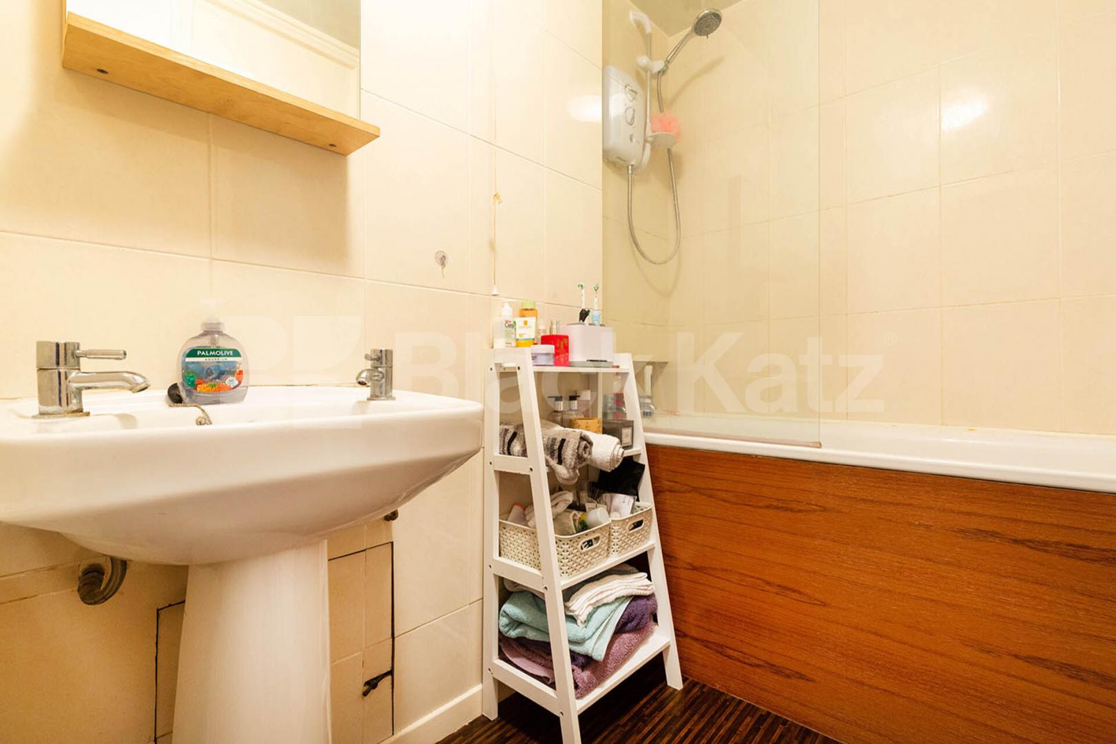 Two double bedroom property sandwiched between Angel and King’s Cross  Cumming Street, Angel / Kings cross